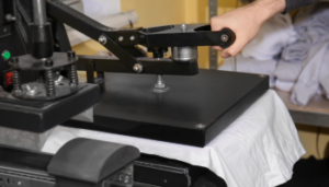 Read more about the article Keunggulan Sablon Kaos Ala Premia Karya