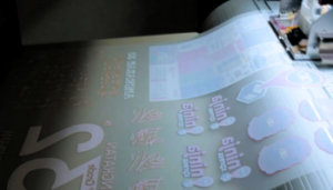 Read more about the article Sablon Setrika DTF Kaos Sendiri dengan 3 Cara Ini Yuk!